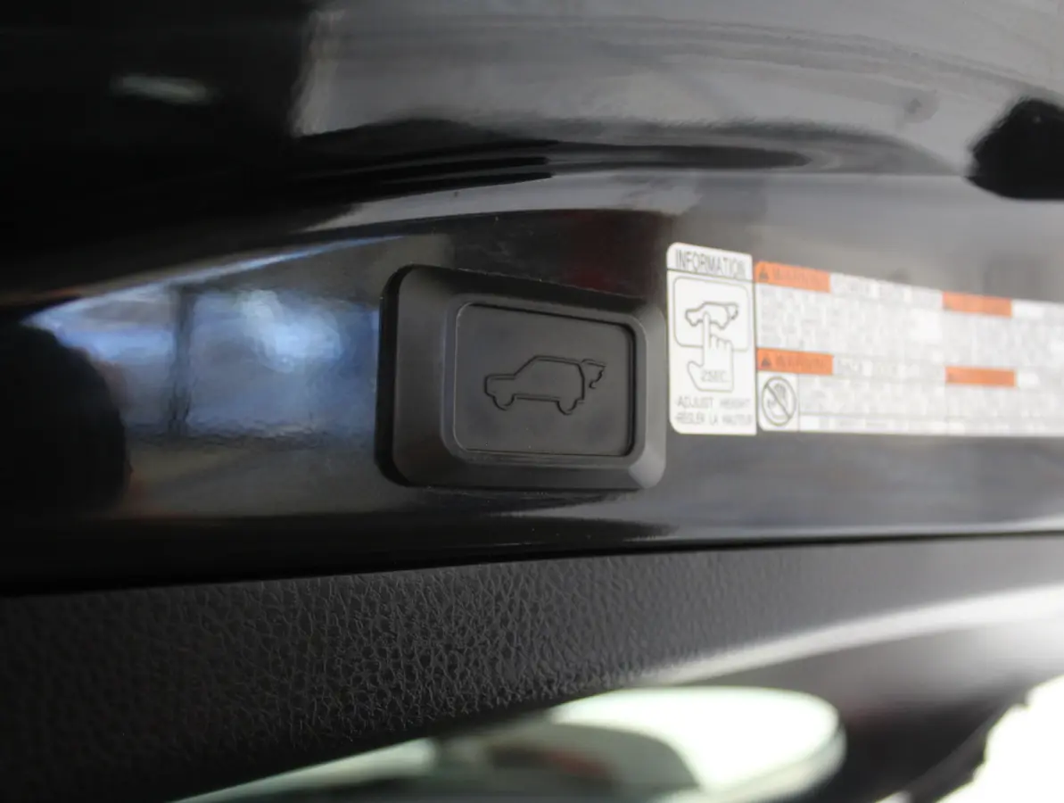 2.5 Hybrid Executive Business CLIMATE | CRUISE | CAMERA | LMV17 | ELECAKLEP | NAVI | LED