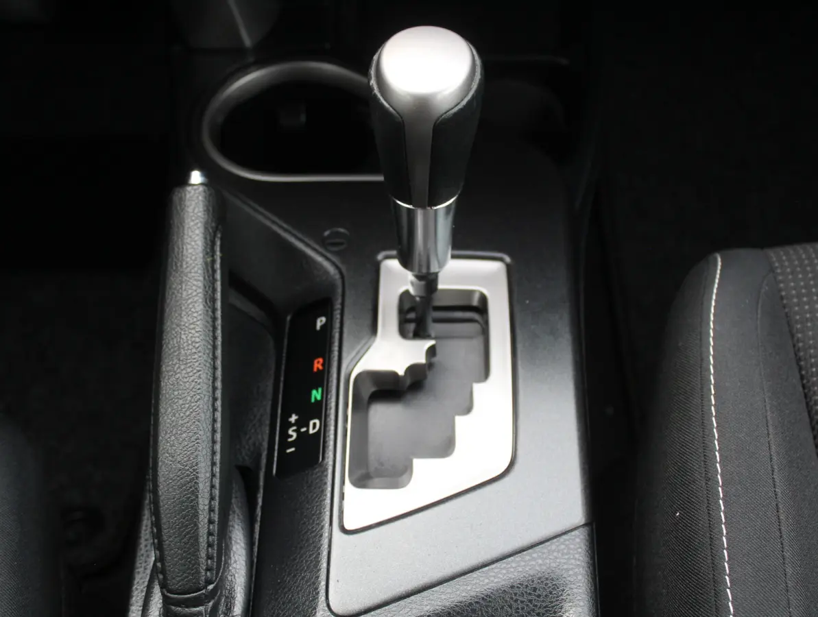 2.5 Hybrid Executive Business CLIMATE | CRUISE | CAMERA | LMV17 | ELECAKLEP | NAVI | LED