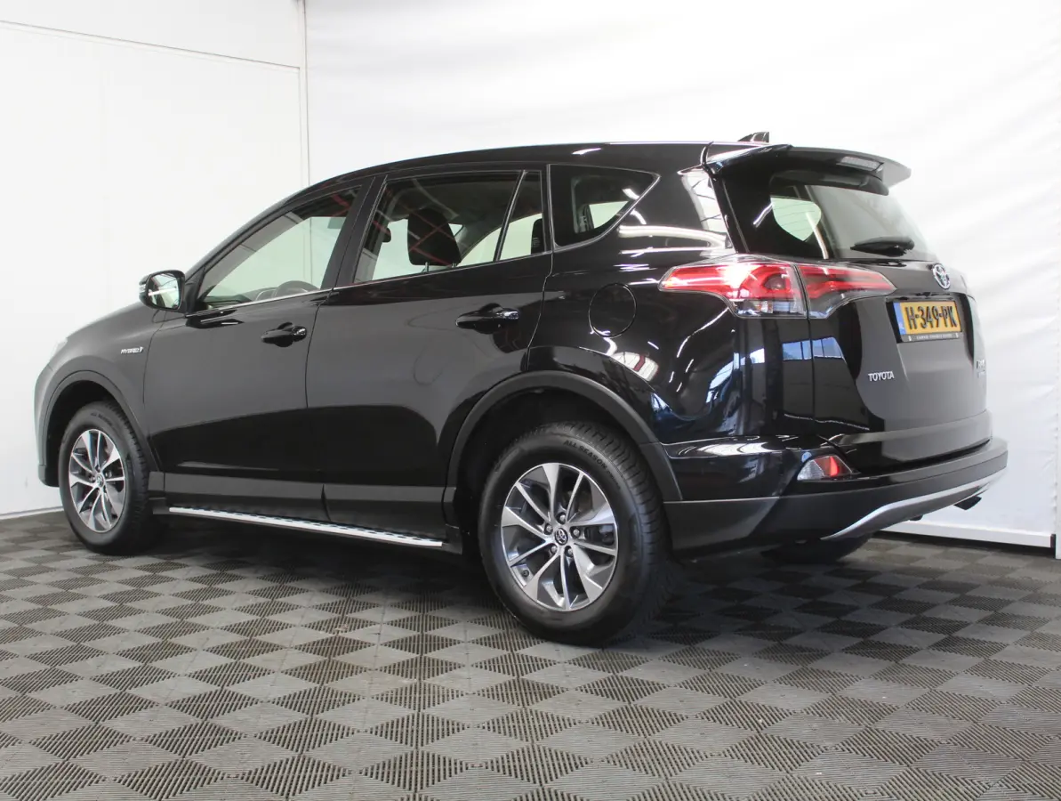 2.5 Hybrid Executive Business CLIMATE | CRUISE | CAMERA | LMV17 | ELECAKLEP | NAVI | LED