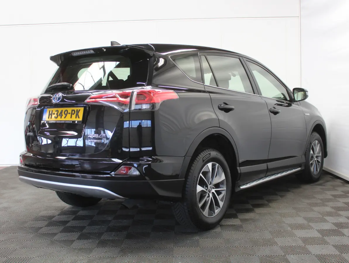 2.5 Hybrid Executive Business CLIMATE | CRUISE | CAMERA | LMV17 | ELECAKLEP | NAVI | LED