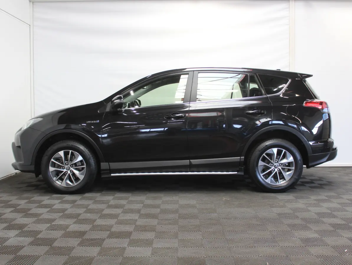 2.5 Hybrid Executive Business CLIMATE | CRUISE | CAMERA | LMV17 | ELECAKLEP | NAVI | LED