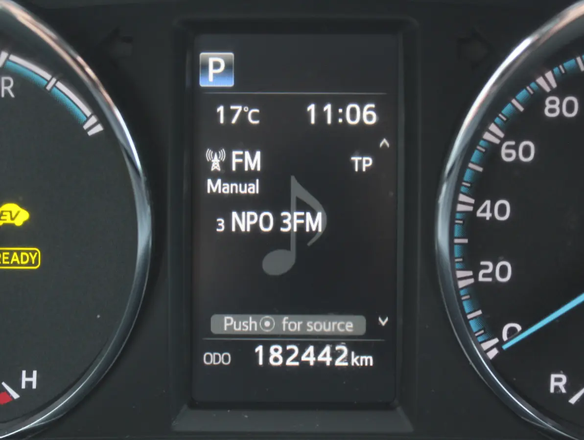 2.5 Hybrid Executive Business CLIMATE | CRUISE | CAMERA | LMV17 | ELECAKLEP | NAVI | LED