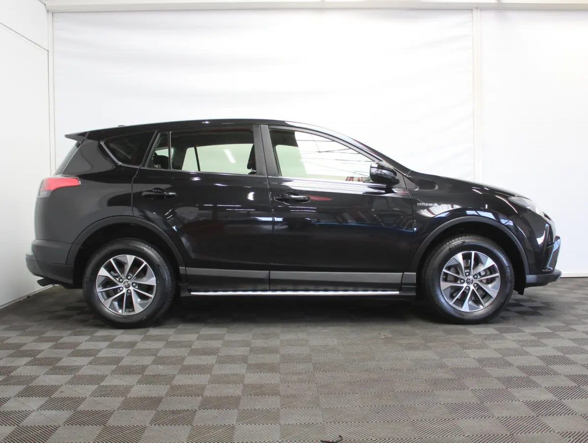 2.5 Hybrid Executive Business CLIMATE | CRUISE | CAMERA | LMV17 | ELECAKLEP | NAVI | LED