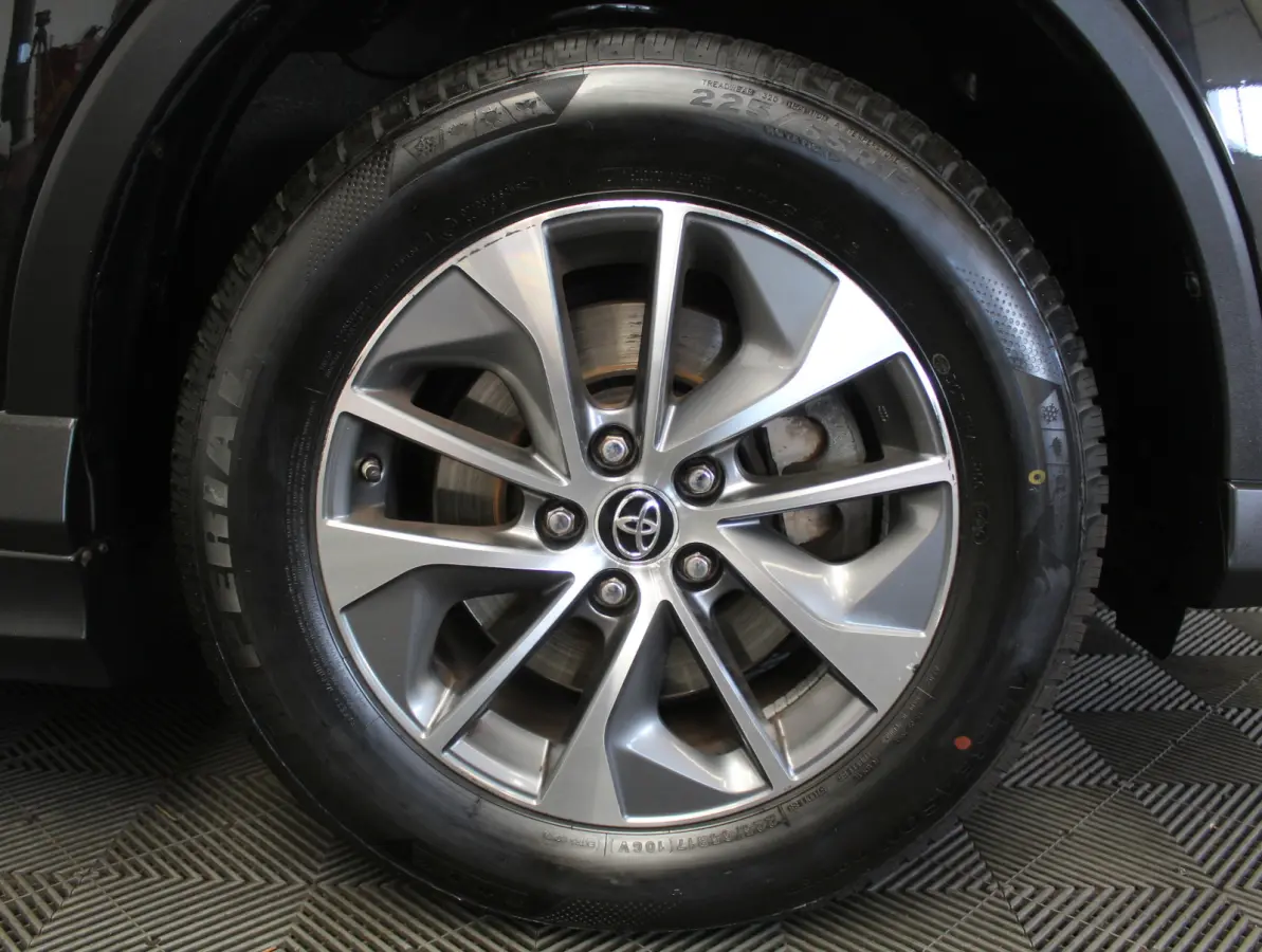 2.5 Hybrid Executive Business CLIMATE | CRUISE | CAMERA | LMV17 | ELECAKLEP | NAVI | LED