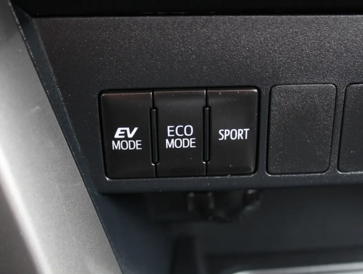 2.5 Hybrid Executive Business CLIMATE | CRUISE | CAMERA | LMV17 | ELECAKLEP | NAVI | LED