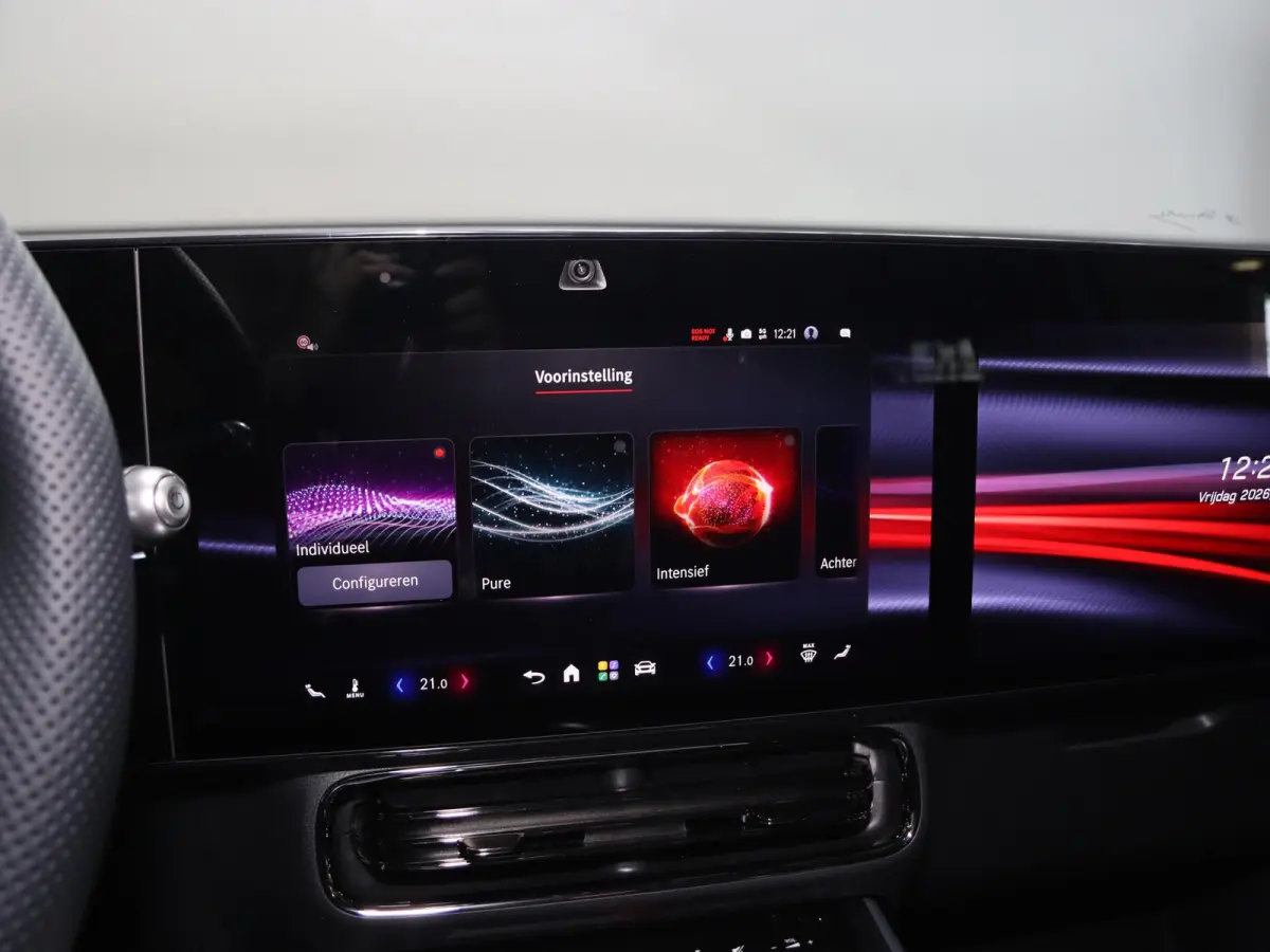 250+ Business Solution AMG 85.5 kWh | Premium pakket | Nightpakket | Dodehoekassistent | Achteruitrijcamera | Superscreen |