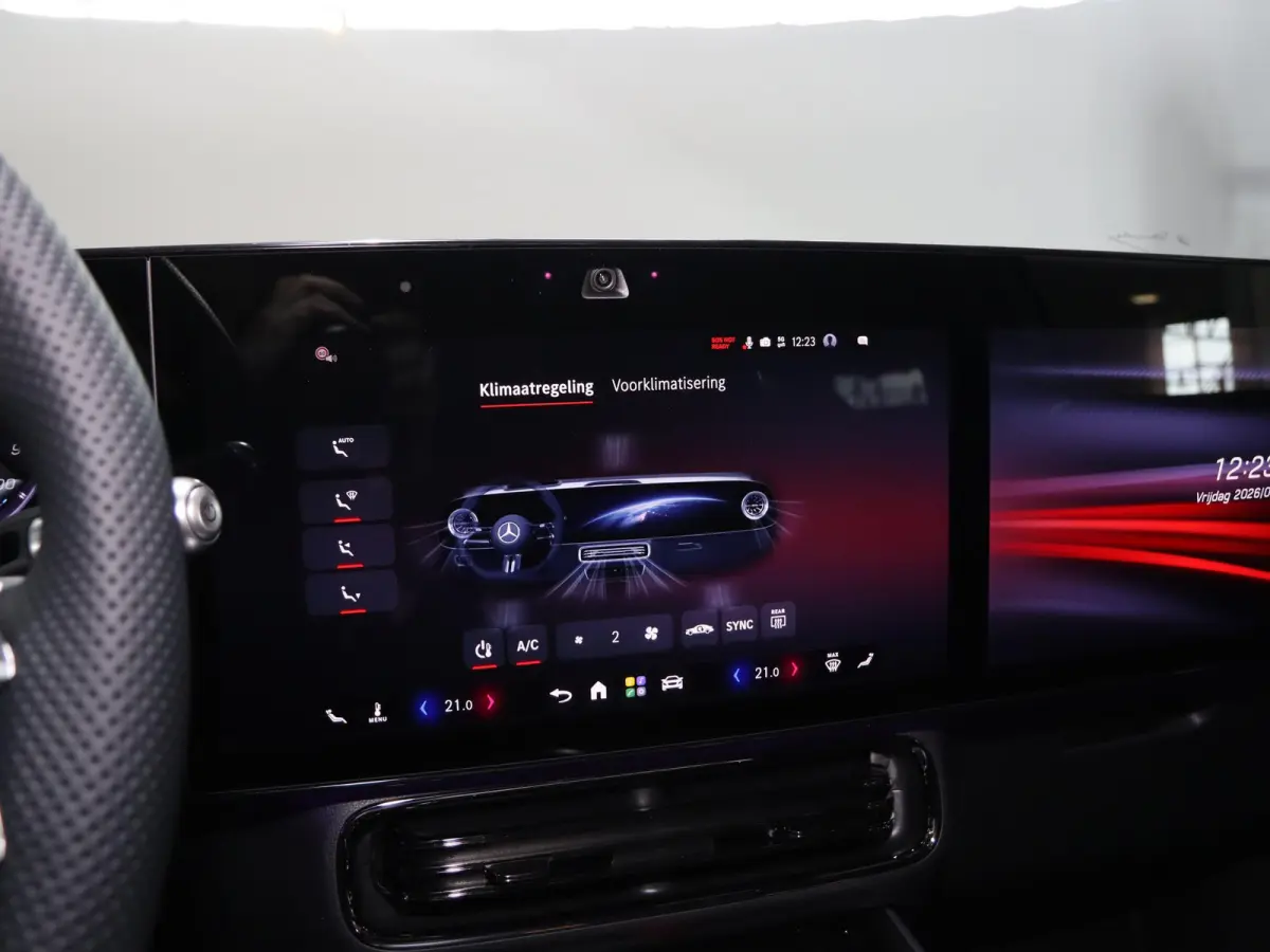 250+ Business Solution AMG 85.5 kWh | Premium pakket | Nightpakket | Dodehoekassistent | Achteruitrijcamera | Superscreen |