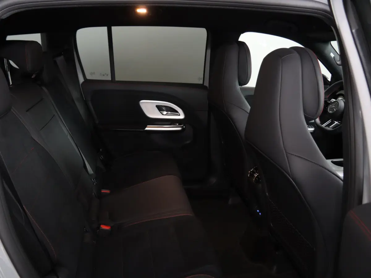 250+ Business Solution AMG 85.5 kWh | Premium pakket | Nightpakket | Dodehoekassistent | Achteruitrijcamera | Superscreen |