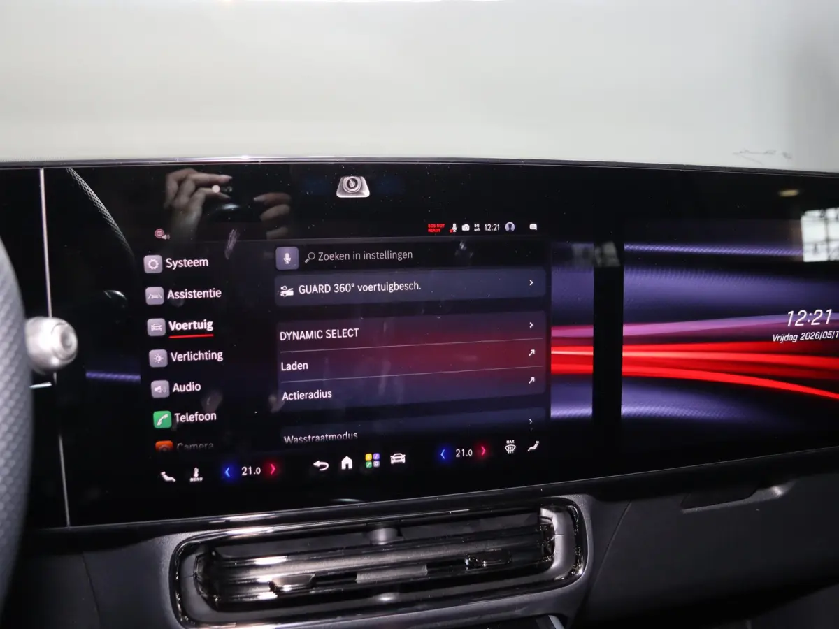 250+ Business Solution AMG 85.5 kWh | Premium pakket | Nightpakket | Dodehoekassistent | Achteruitrijcamera | Superscreen |