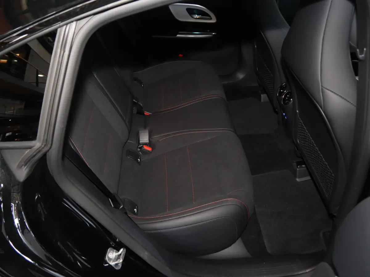 180 Business Solution AMG | Matrix led | 19" LM velgen | Night pakket | Memory pakket |