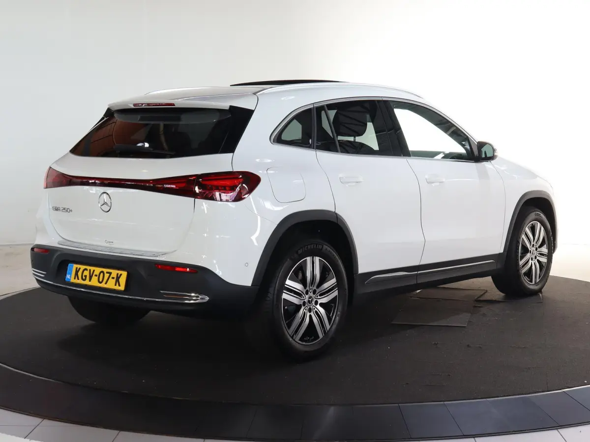 250+ Business Solution Luxury 71 kWh | Panoramaschuifdak | Rijassistentiepakket |  Winter pakket | Achteruitrijcamera | Dodehoekassistent |