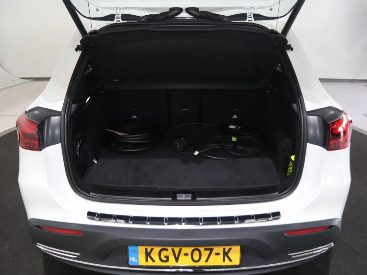 250+ Business Solution Luxury 71 kWh | Panoramaschuifdak | Rijassistentiepakket |  Winter pakket | Achteruitrijcamera | Dodehoekassistent |