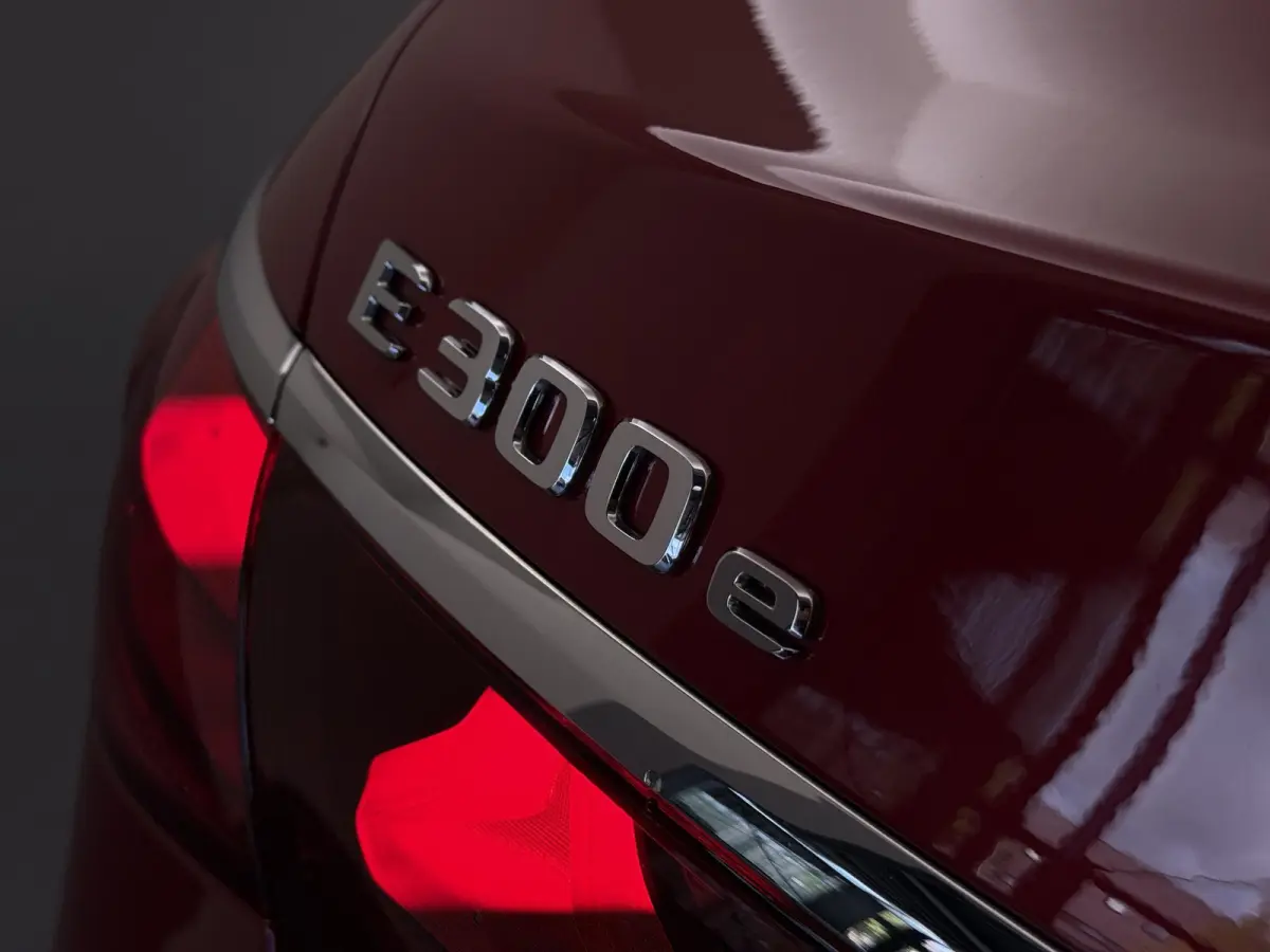 300 e Sport Edition | AMG | Night | Hyperscreen | Digital Light | Panoramadak | Verlichte grille |Memory |