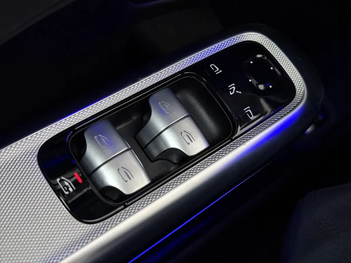 300 e Sport Edition | AMG | Night | Hyperscreen | Digital Light | Panoramadak | Verlichte grille |Memory |