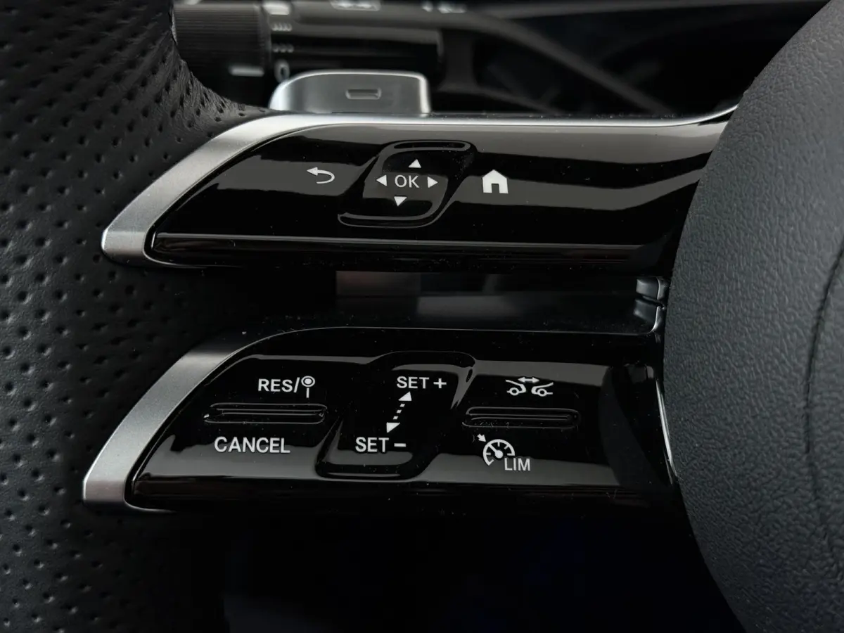 300 e Sport Edition | AMG | Night | Hyperscreen | Digital Light | Panoramadak | Verlichte grille |Memory |