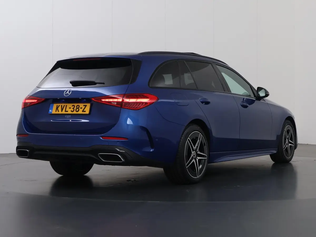 300 e AMG Line | Trekhaak | 360 graden camera | Night | Panoramadak | Digital Light | Memory stoelen |