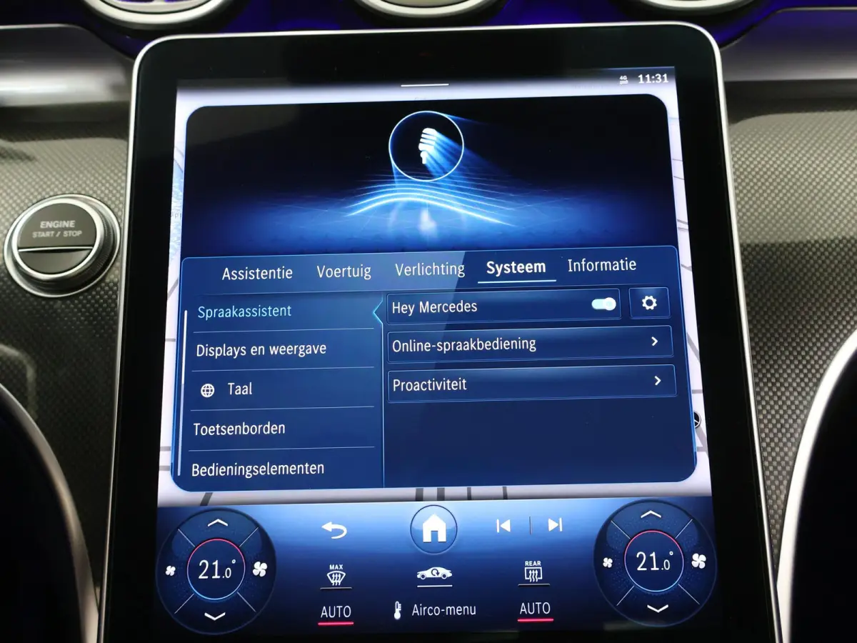 300 e AMG Line | Trekhaak | 360 graden camera | Night | Panoramadak | Digital Light | Memory stoelen |