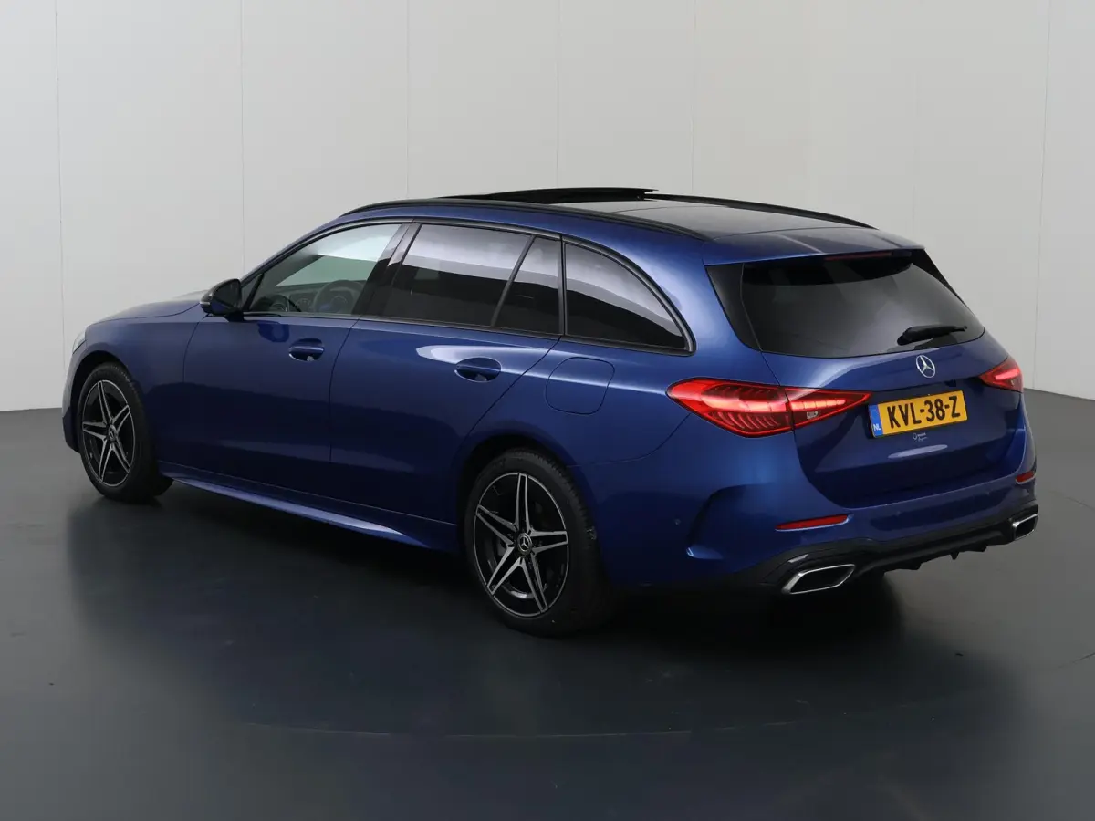 300 e AMG Line | Trekhaak | 360 graden camera | Night | Panoramadak | Digital Light | Memory stoelen |