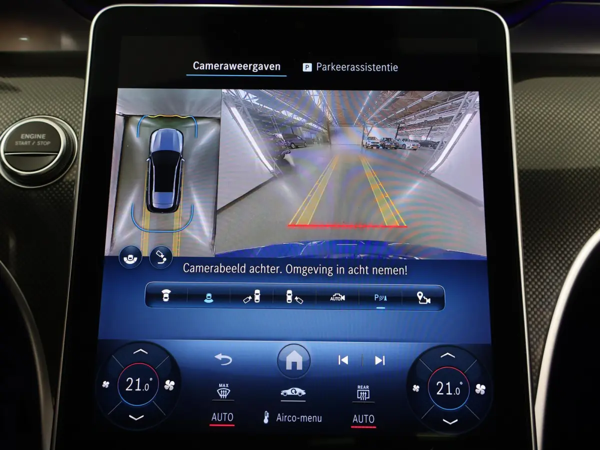 300 e AMG Line | Trekhaak | 360 graden camera | Night | Panoramadak | Digital Light | Memory stoelen |