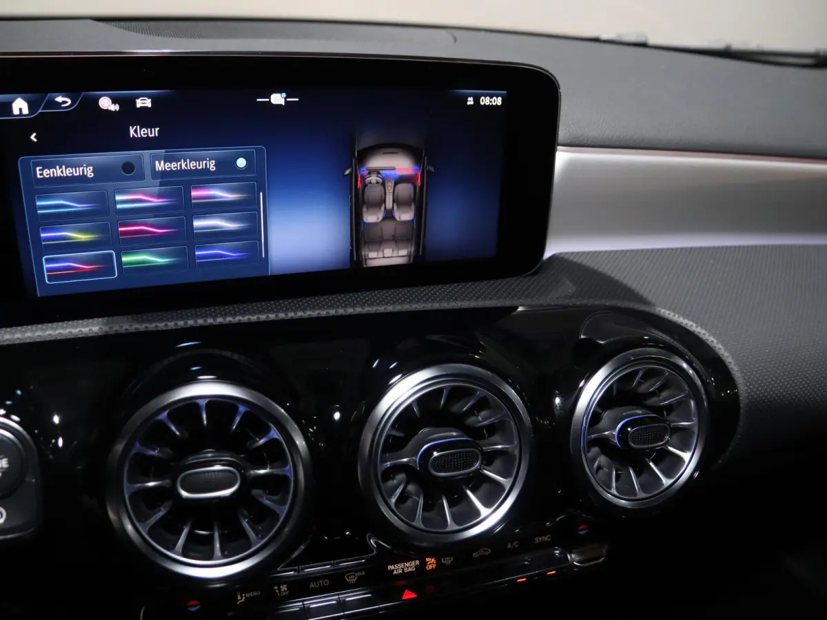 180 Business Solution AMG | Panoramaschuifdak | AMG Line Plus pakket | 19”AMG-velgen | Head-up display | Dodehoekassistent |