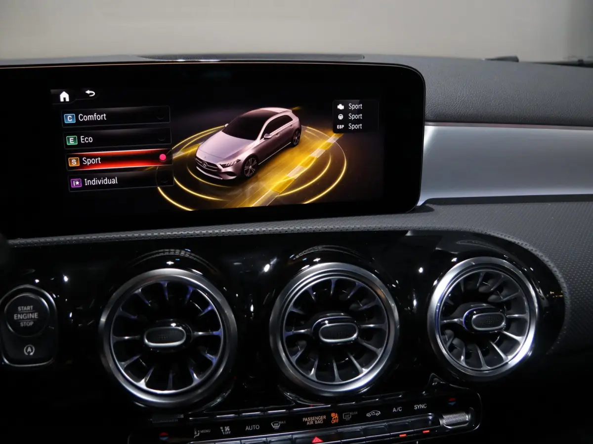 180 Business Solution AMG | Panoramaschuifdak | AMG Line Plus pakket | 19”AMG-velgen | Head-up display | Dodehoekassistent |