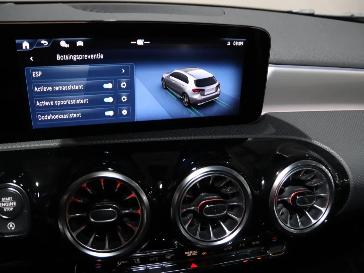 180 Business Solution AMG | Panoramaschuifdak | AMG Line Plus pakket | 19”AMG-velgen | Head-up display | Dodehoekassistent |