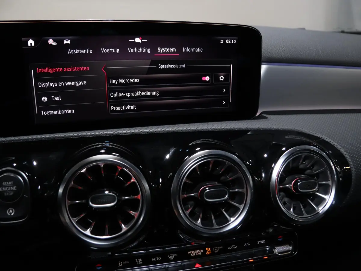 180 Business Solution AMG | Panoramaschuifdak | AMG Line Plus pakket | 19”AMG-velgen | Head-up display | Dodehoekassistent |