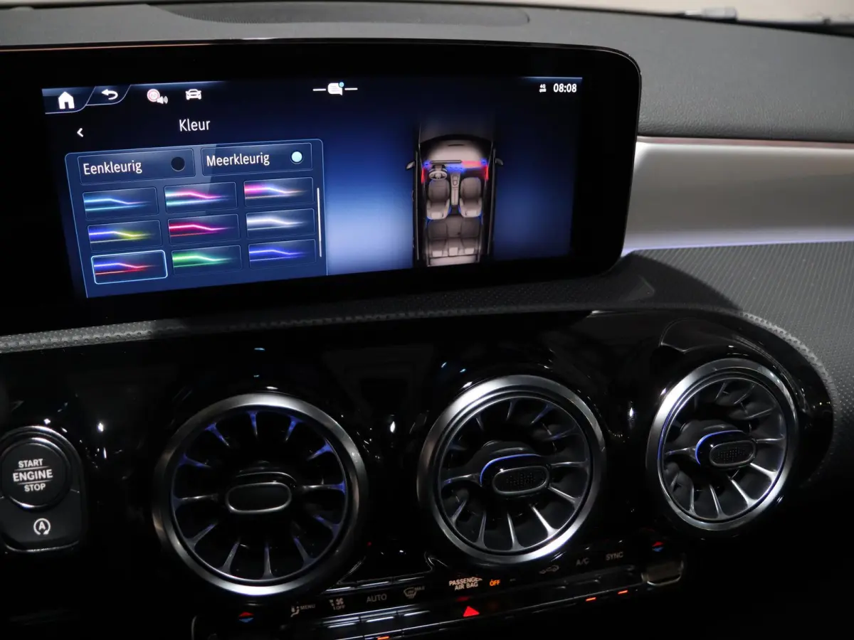 180 Business Solution AMG | Panoramaschuifdak | AMG Line Plus pakket | 19”AMG-velgen | Head-up display | Dodehoekassistent |
