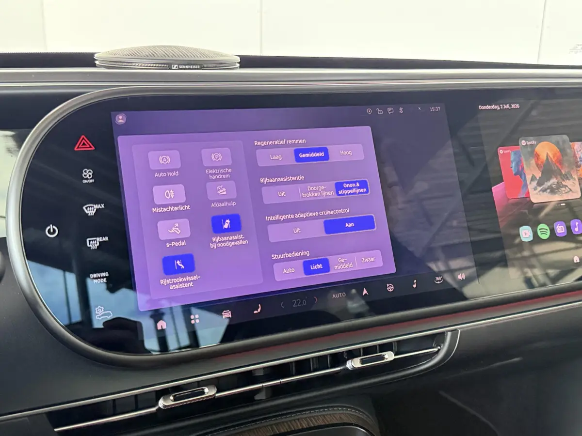 Premium 100 kWh | Warmtepomp | Sennheiser Audio | Head-Up Display | 3e Display voor bijrijder | Stoelverwarming voor en achter | Drive Pilot |