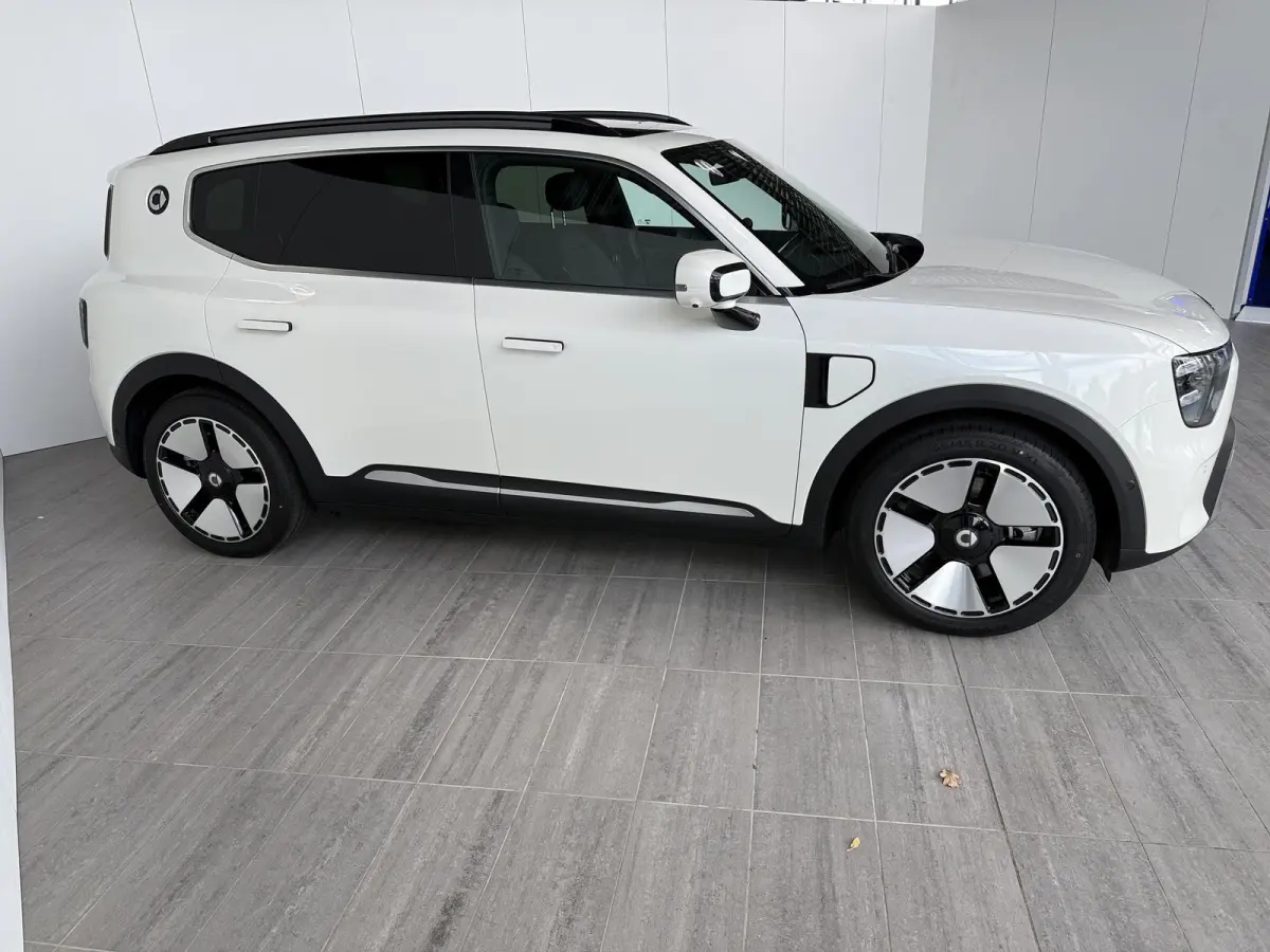 Premium 100 kWh | Warmtepomp | Sennheiser Audio | Head-Up Display | 3e Display voor bijrijder | Stoelverwarming voor en achter | Drive Pilot |