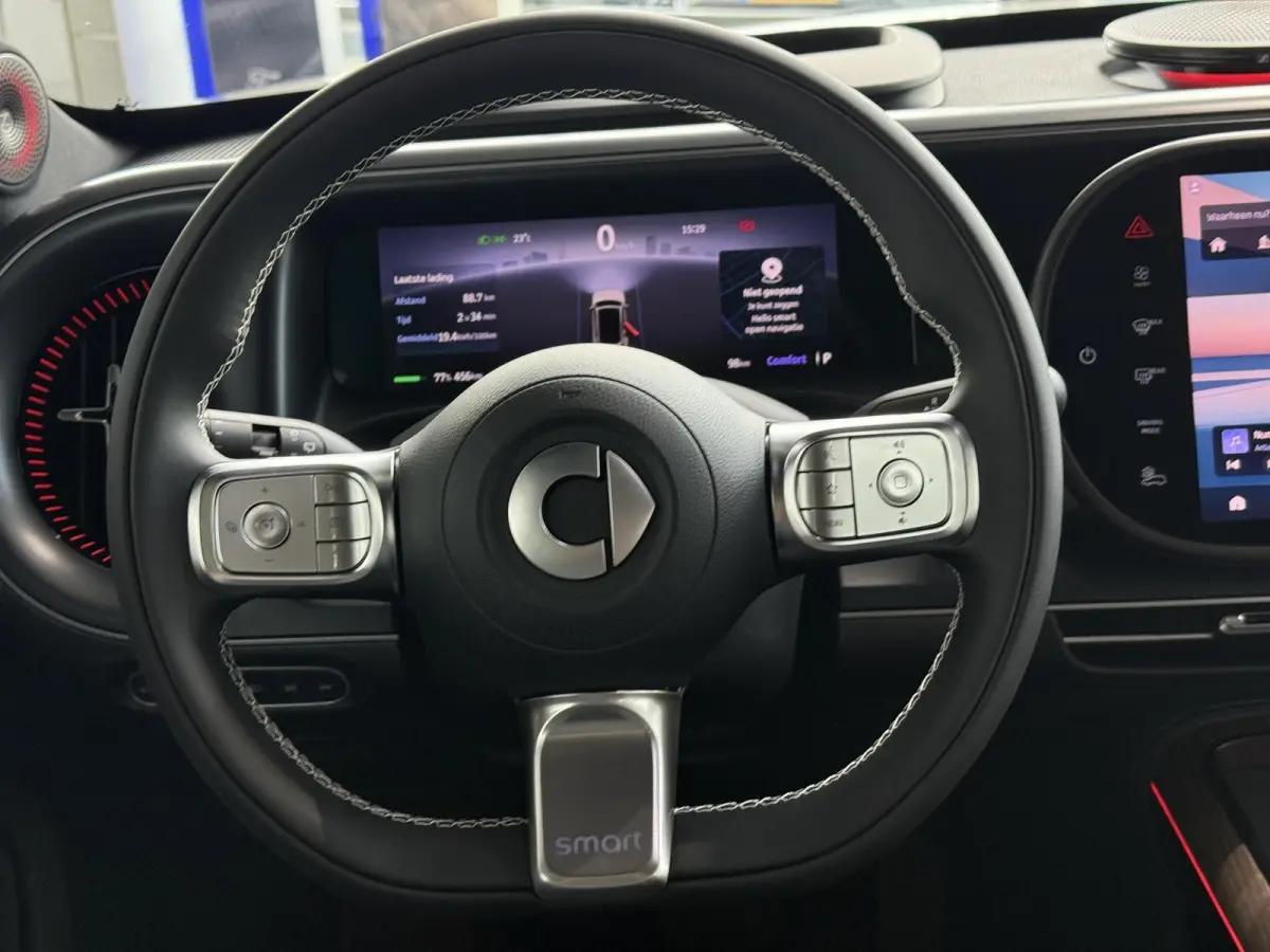 Premium 100 kWh | Warmtepomp | Sennheiser Audio | Head-Up Display | 3e Display voor bijrijder | Stoelverwarming voor en achter | Drive Pilot |