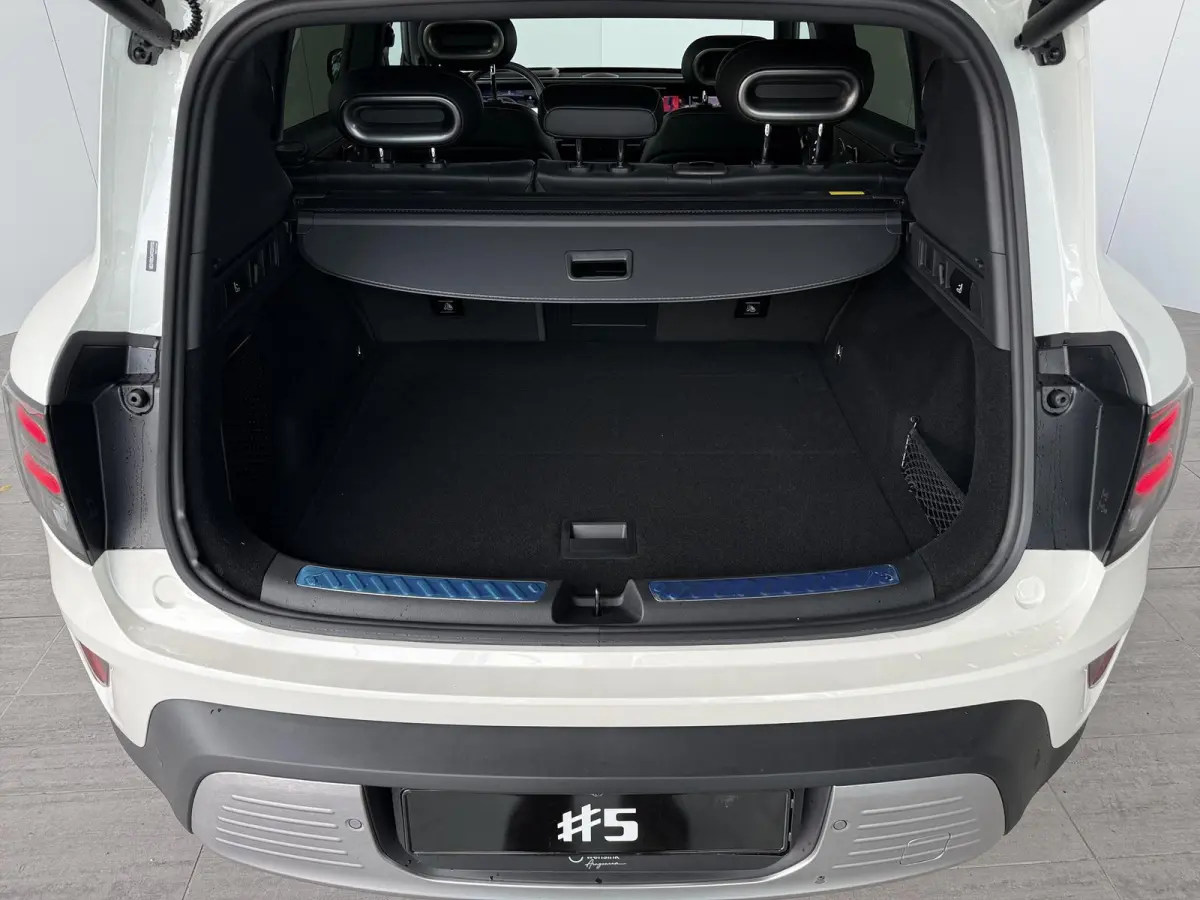 Premium 100 kWh | Warmtepomp | Sennheiser Audio | Head-Up Display | 3e Display voor bijrijder | Stoelverwarming voor en achter | Drive Pilot |