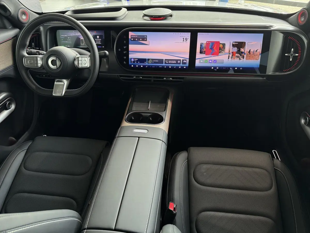 Premium 100 kWh | Warmtepomp | Sennheiser Audio | Head-Up Display | 3e Display voor bijrijder | Stoelverwarming voor en achter | Drive Pilot |
