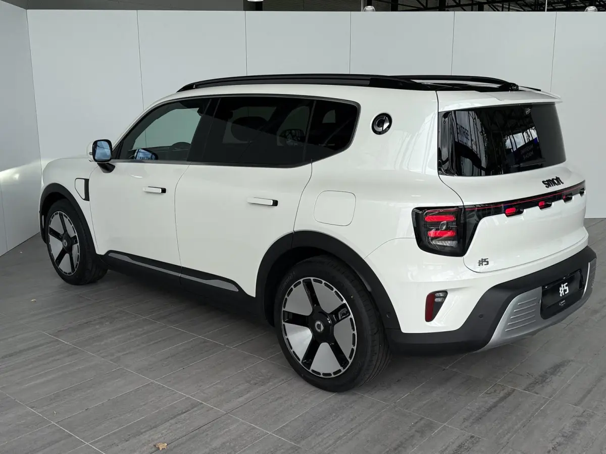 Premium 100 kWh | Warmtepomp | Sennheiser Audio | Head-Up Display | 3e Display voor bijrijder | Stoelverwarming voor en achter | Drive Pilot |