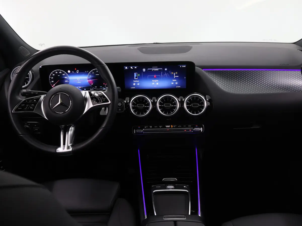 180 Star Edition Luxury Line | Keyless | Achteruitrijcamera | Panoramadak | Stoelverwarming | Afneembare Trekhaak