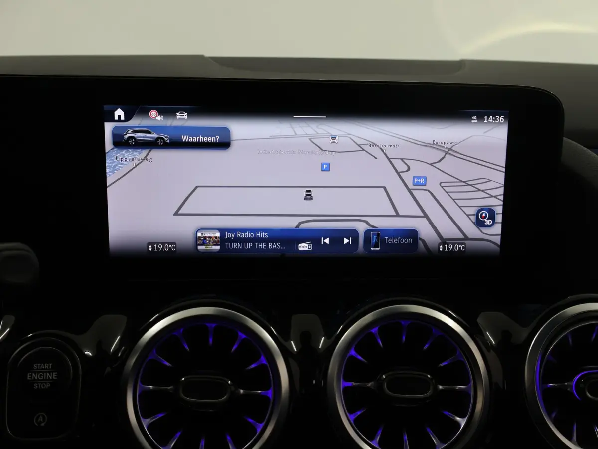 180 Star Edition Luxury Line | Keyless | Achteruitrijcamera | Panoramadak | Stoelverwarming | Afneembare Trekhaak