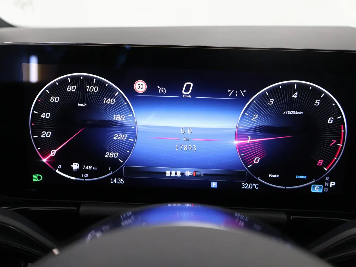 180 Star Edition Luxury Line | Keyless | Achteruitrijcamera | Panoramadak | Stoelverwarming | Afneembare Trekhaak
