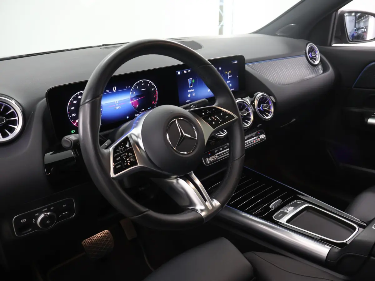 180 Star Edition Luxury Line | Keyless | Achteruitrijcamera | Panoramadak | Stoelverwarming | Afneembare Trekhaak