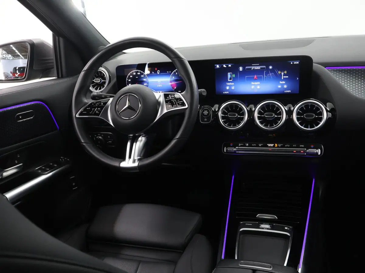 180 Star Edition Luxury Line | Keyless | Achteruitrijcamera | Panoramadak | Stoelverwarming | Afneembare Trekhaak