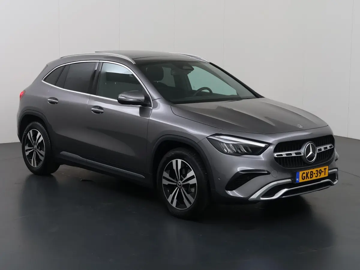180 Star Edition Luxury Line | Keyless | Achteruitrijcamera | Panoramadak | Stoelverwarming | Afneembare Trekhaak