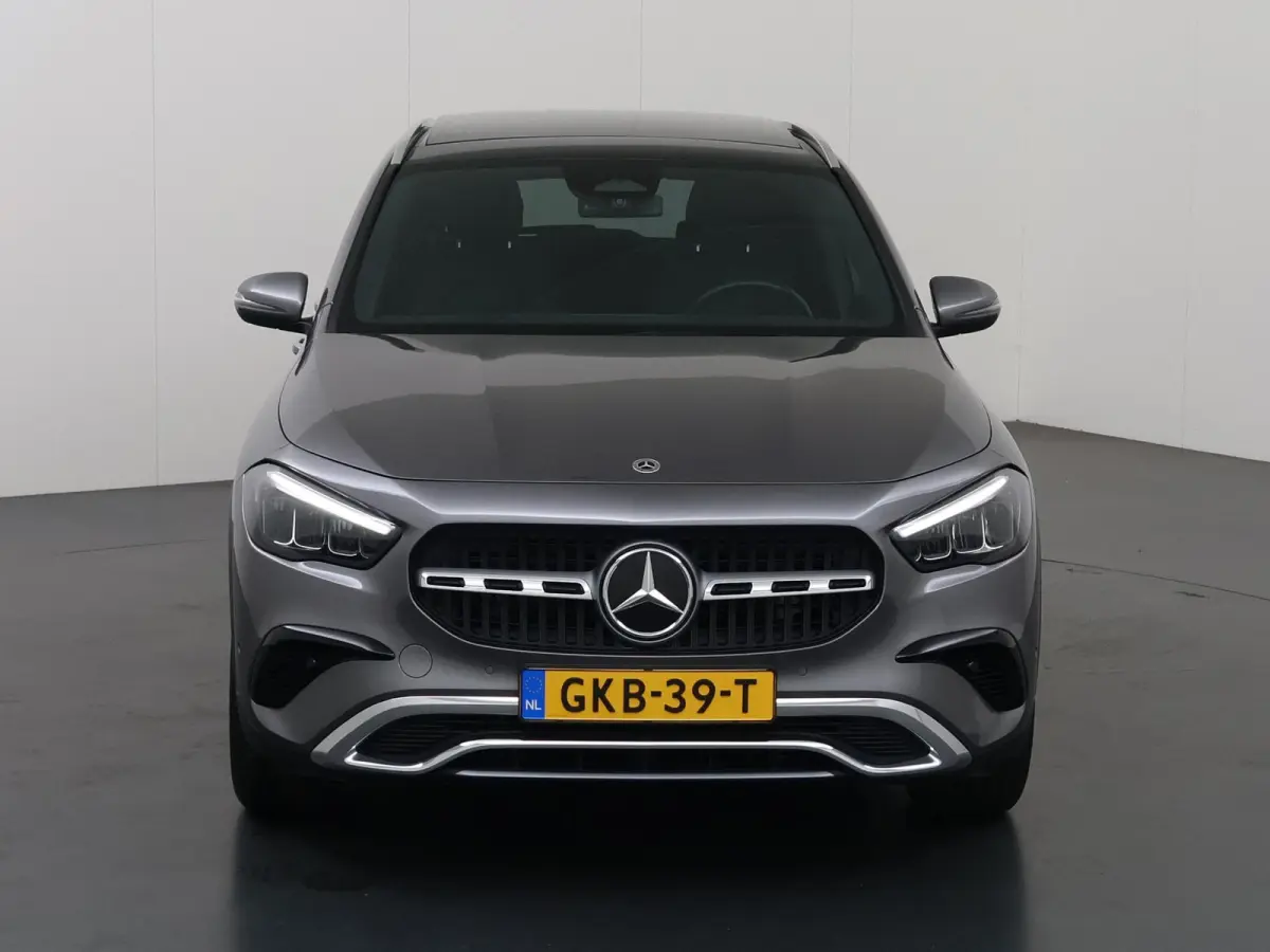180 Star Edition Luxury Line | Keyless | Achteruitrijcamera | Panoramadak | Stoelverwarming | Afneembare Trekhaak