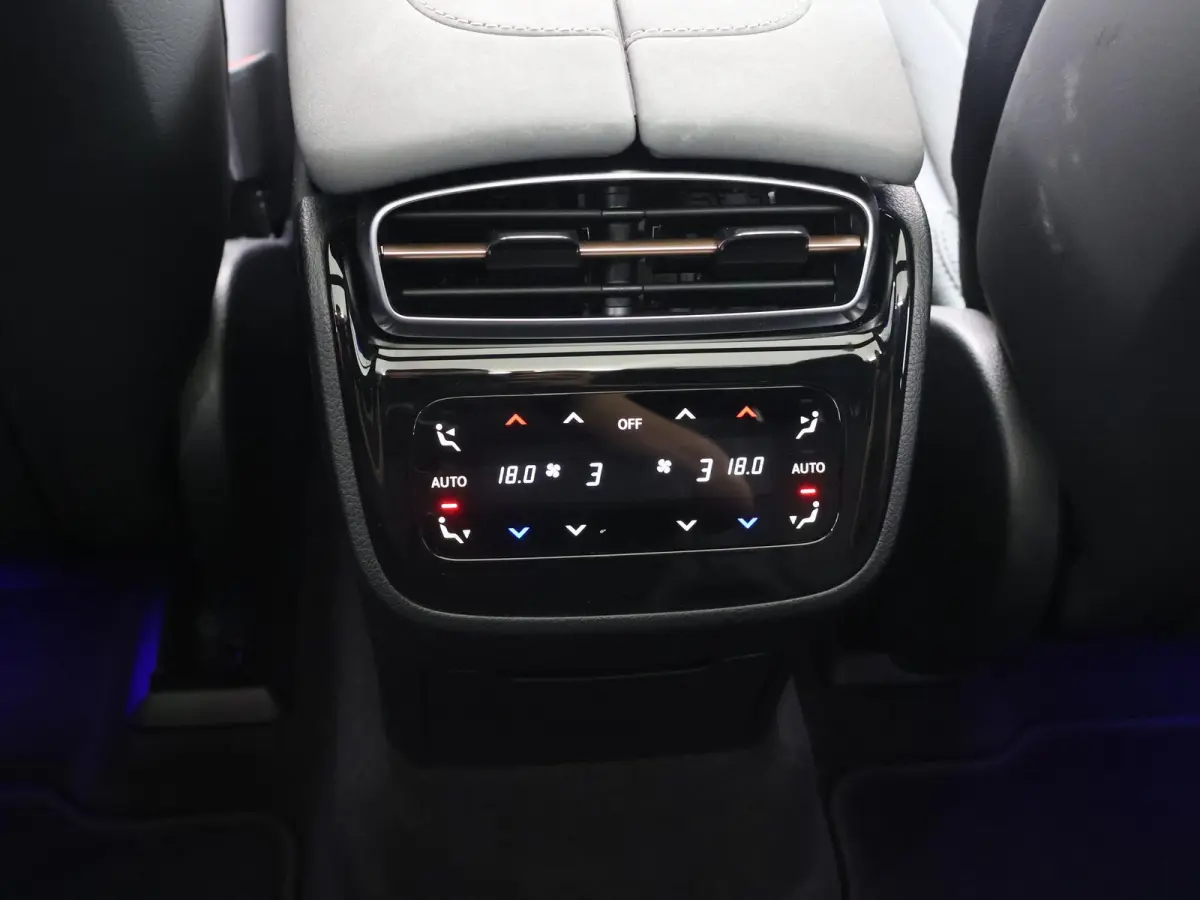 450 4MATIC 108 kWh AMG Line | Nieuwprijs € 150.752 | Premium Plus Pakket | Panoramaschuifdak | Akoestiekcomfortpakket | Massagestoelen | Trekhaak | Softclose | Verwarmde Voorruit |