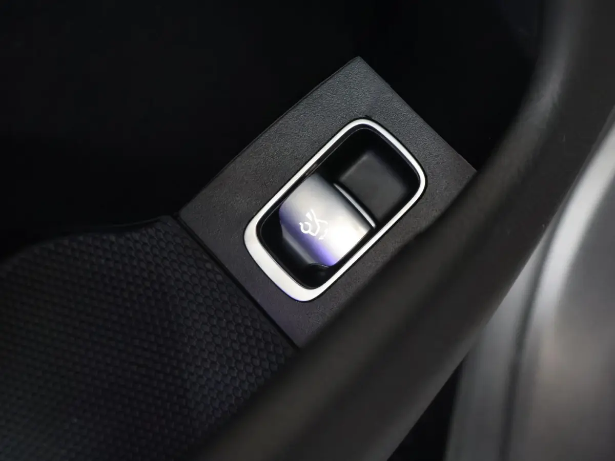 450 4MATIC 108 kWh AMG Line | Nieuwprijs € 150.752 | Premium Plus Pakket | Panoramaschuifdak | Akoestiekcomfortpakket | Massagestoelen | Trekhaak | Softclose | Verwarmde Voorruit |