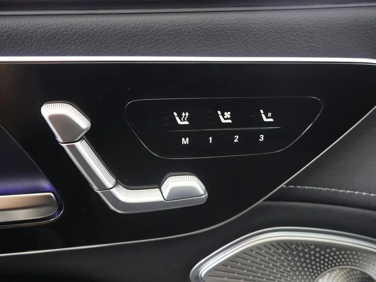 450 4MATIC 108 kWh AMG Line | Nieuwprijs € 150.752 | Premium Plus Pakket | Panoramaschuifdak | Akoestiekcomfortpakket | Massagestoelen | Trekhaak | Softclose | Verwarmde Voorruit |