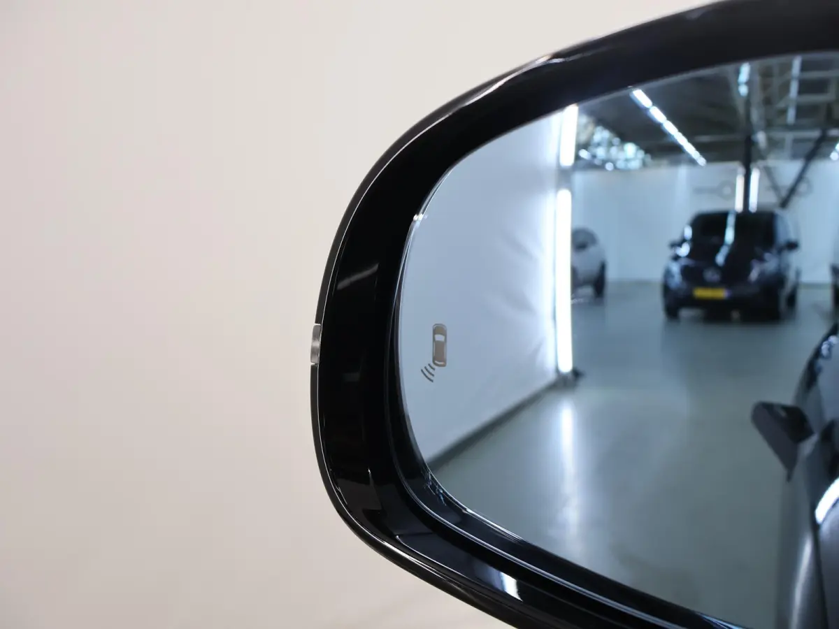 BRABUS 66 kWh | Panoramadak | HUD | Keyless entry | 360 Camera | Memory | Drive Pilot | 428 PK! |