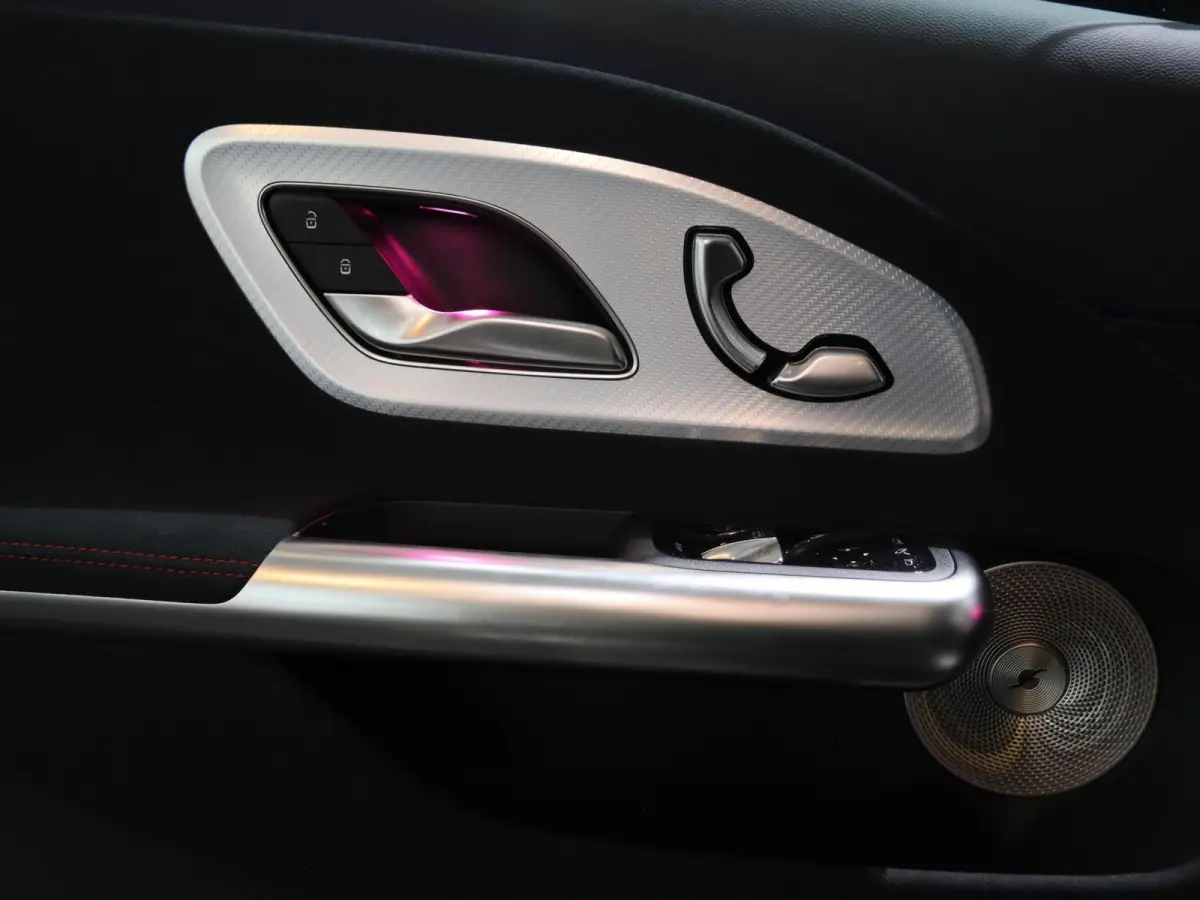 200 Business Solution AMG 58 kWh | Panoramadak | Premium Pakket | Superscreen | Trekhaak | Head-Up | Burmester |