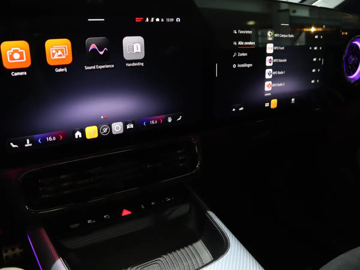 200 Business Solution AMG 58 kWh | Panoramadak | Premium Pakket | Superscreen | Trekhaak | Head-Up | Burmester |