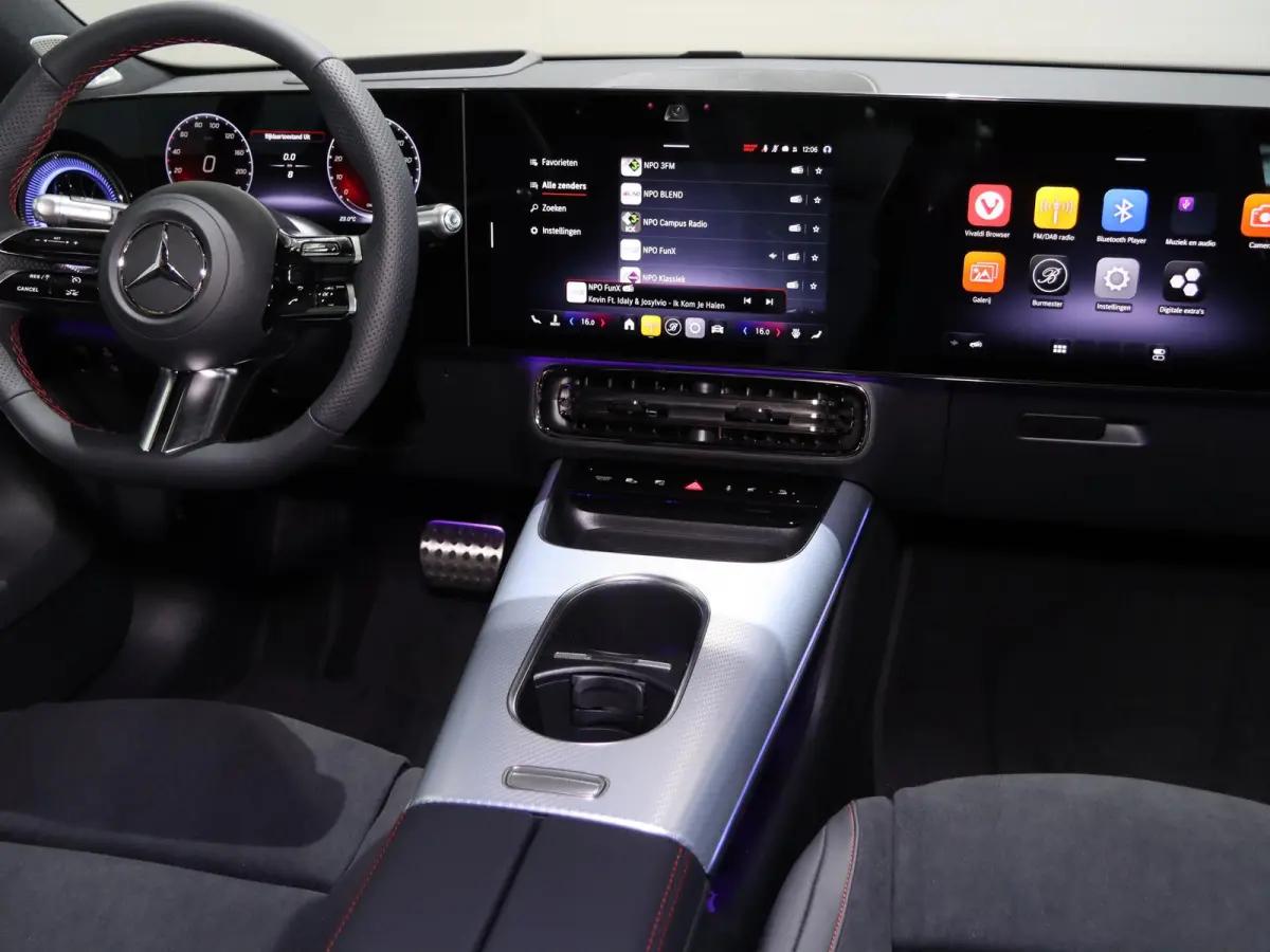 200 Business Solution AMG 58 kWh | Panoramadak | Premium Pakket | Superscreen | Trekhaak | Head-Up | Burmester |