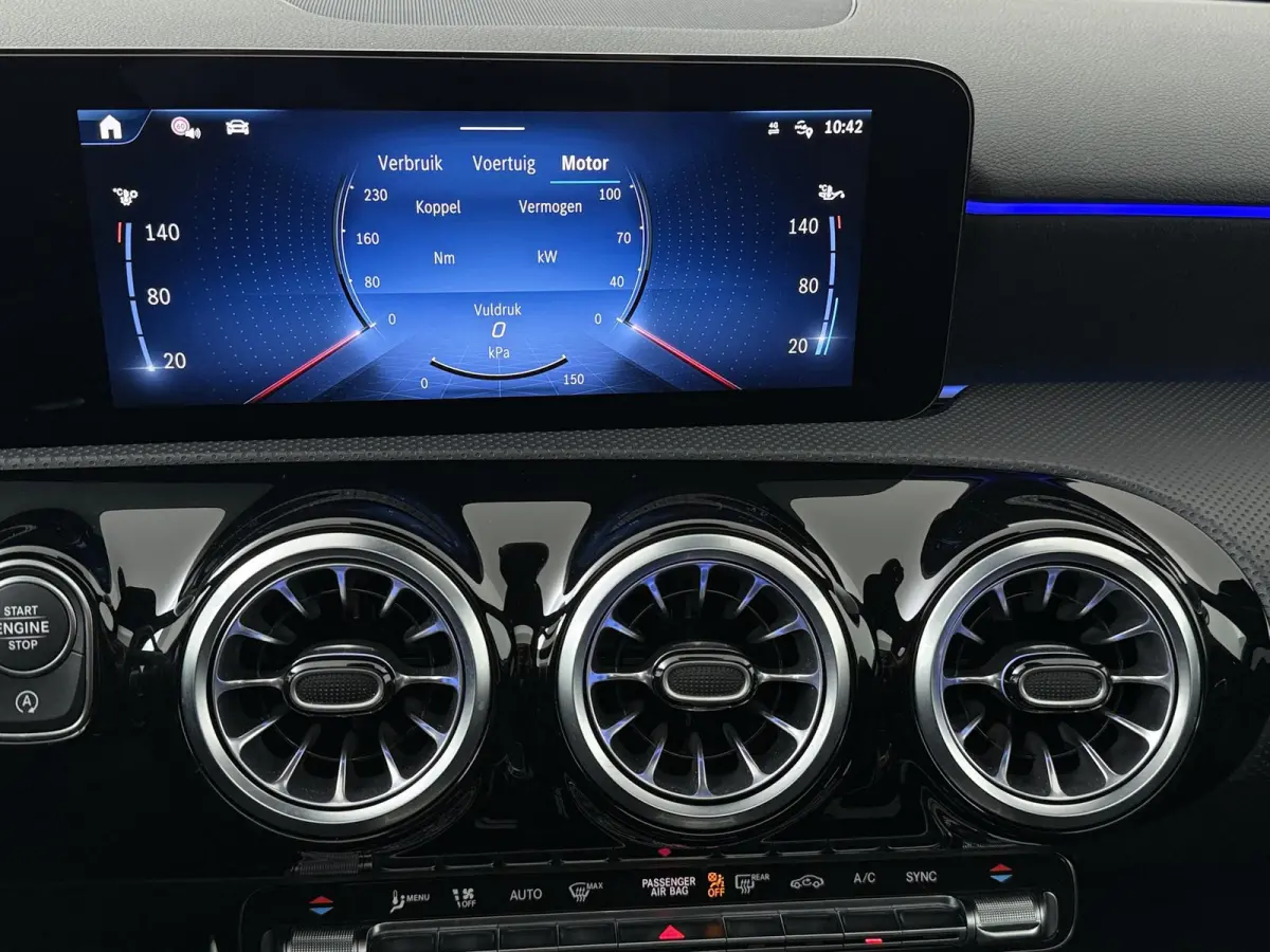 180 Business Solution AMG | Panoramadak | Sfeerverlichting | Stoelverwarming | Parkeercamera |