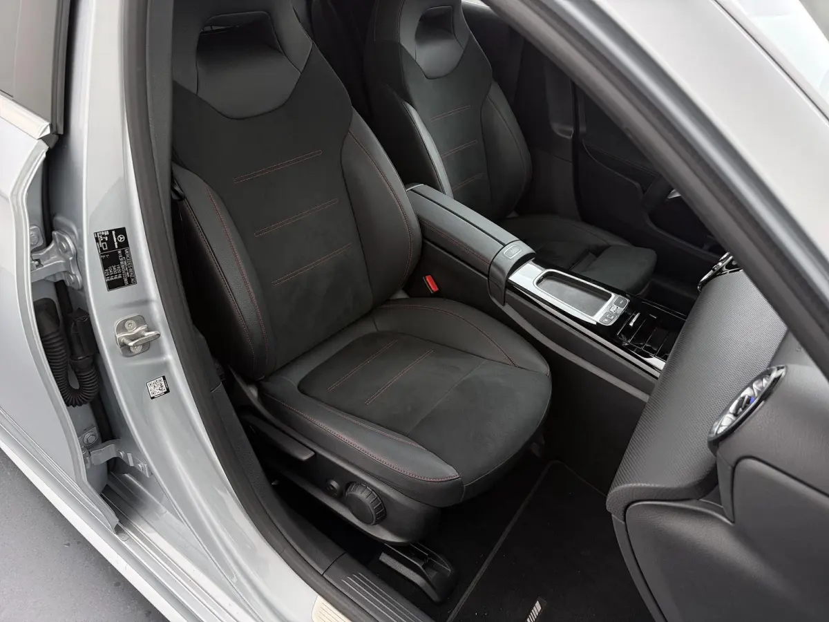 180 Business Solution AMG | Panoramadak | Sfeerverlichting | Stoelverwarming | Parkeercamera |
